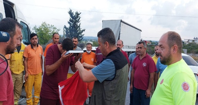 ‘Alev Savaşçıları'nı mesai arkadaşları otoyolda karşıladı